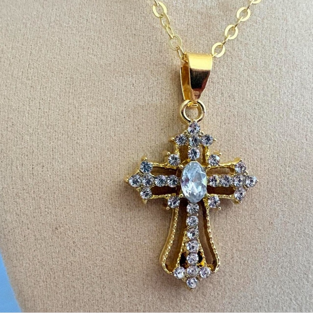 Elegant Gold color Cross Pendant Necklace - Picture 4 of 8